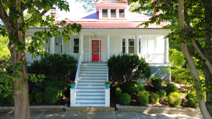 320 Alleghany St, Clifton Forge, VA 24422 - #2