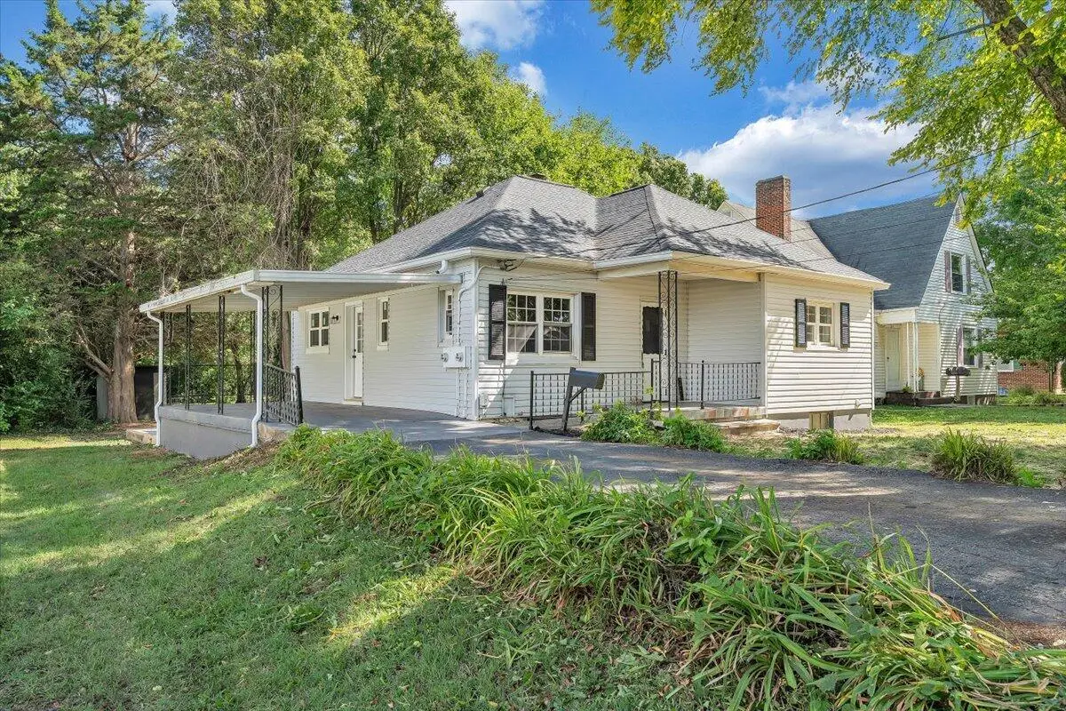 323 Whittaker Ave Ne, Roanoke, VA 24012 - #1