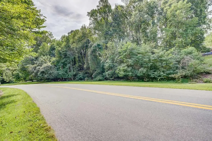 4828 Cherokee Hills Dr, Salem, VA 24153 - #2