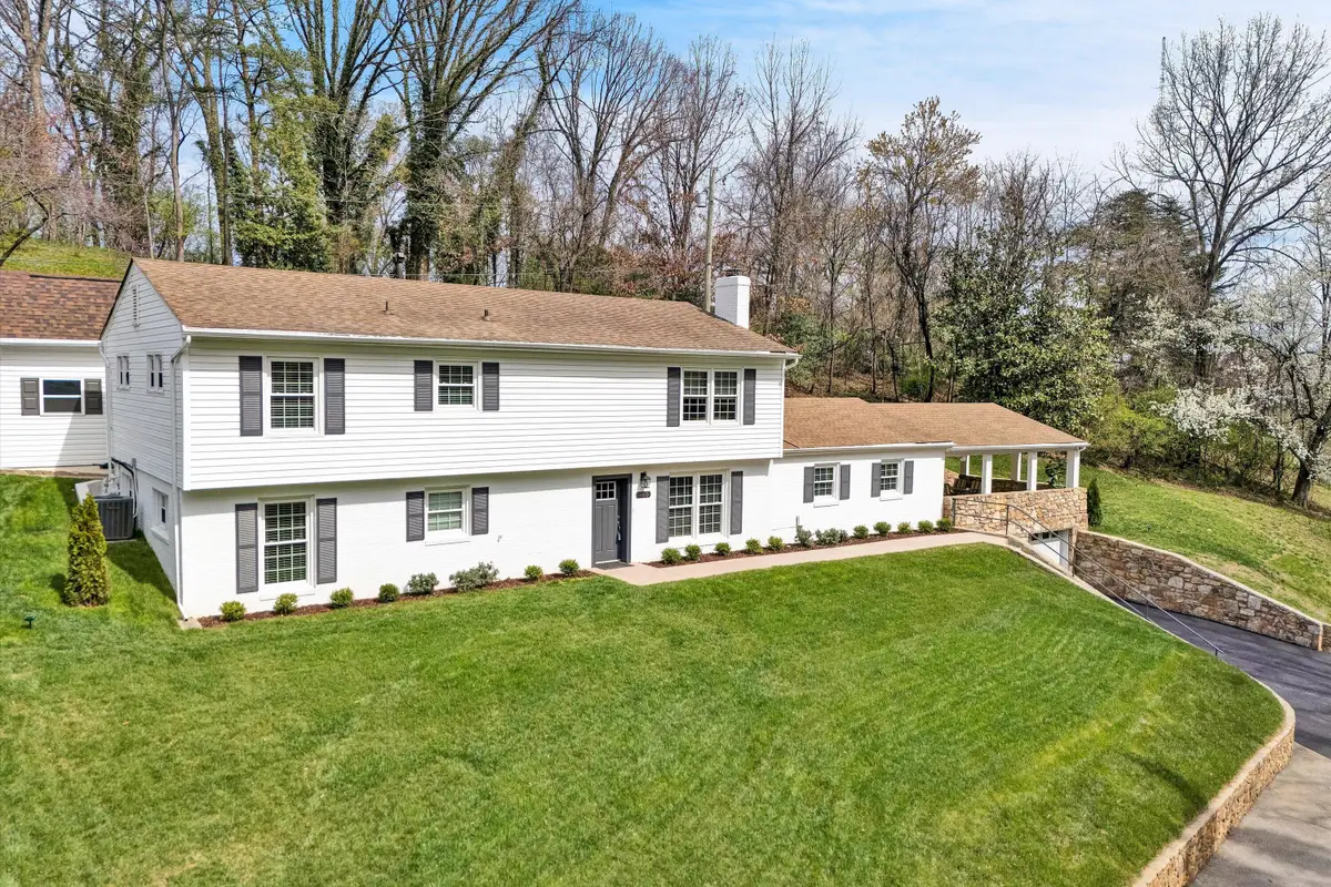 763 Oakwood Dr Sw, Roanoke, VA 24015 - #1