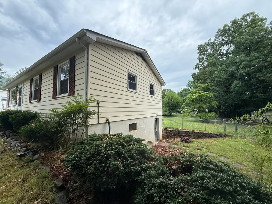 1035 Martin Mcneil Rd, Salem, VA 24153 - #2