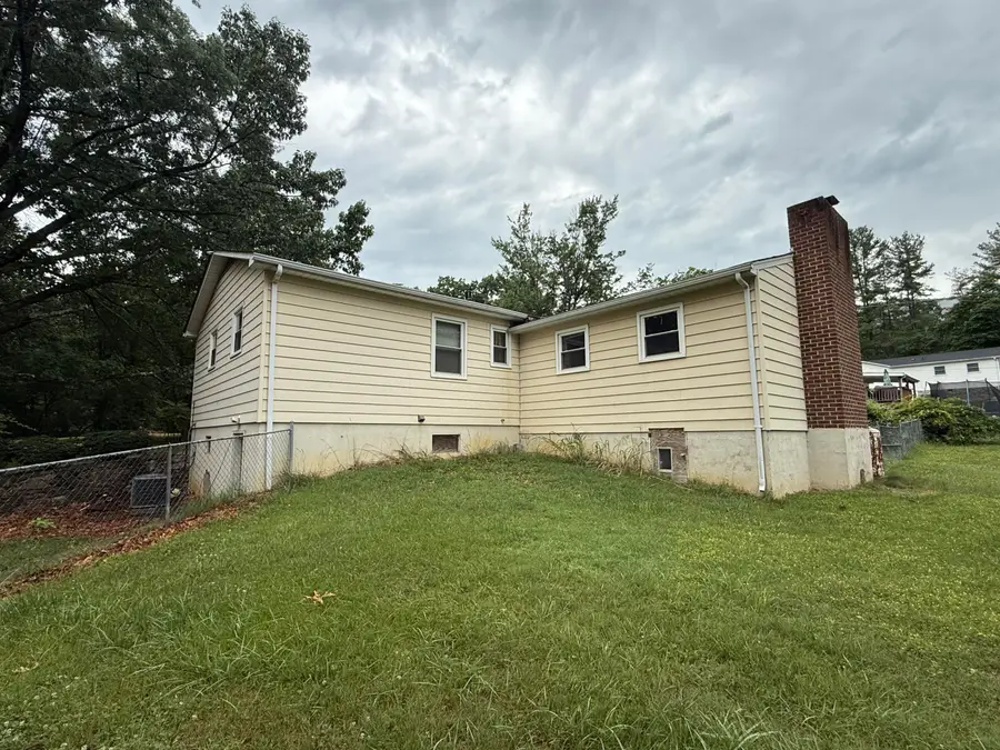 1035 Martin Mcneil Rd, Salem, VA 24153 - #3