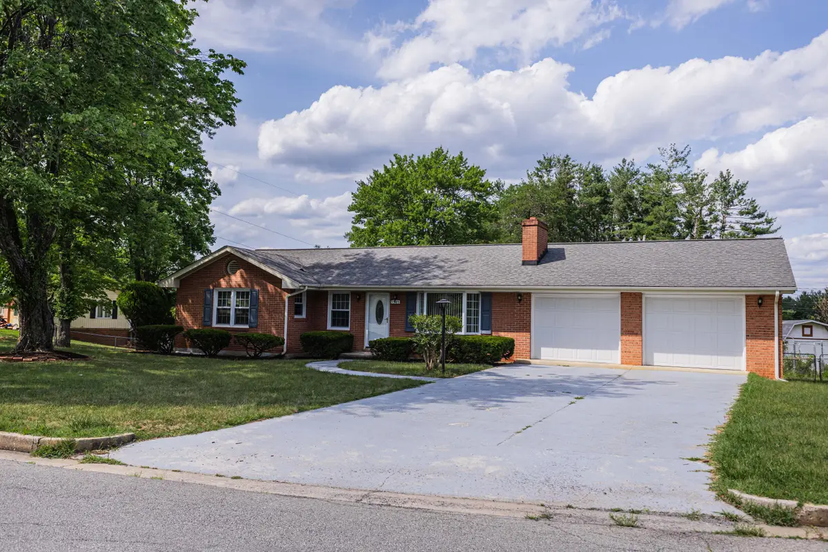 5563 Green Meadow Rd, Roanoke, VA 24018 - #1