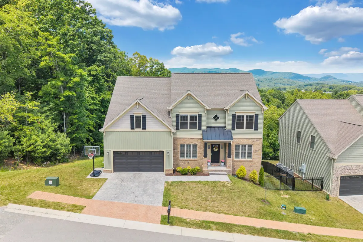 6880 Linn Cove Ct, Roanoke, VA 24018 - #1