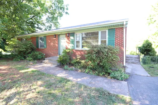 1031 Broadhill Dr, Vinton, VA 24179