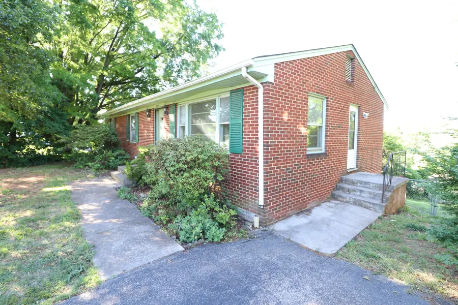 1031 Broadhill Dr, Vinton, VA 24179 - #2