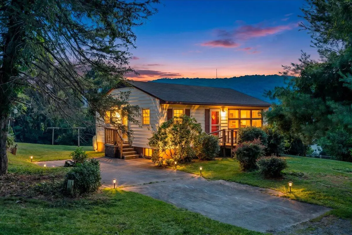 201 Long Ave, Covington, VA 24426 - #1