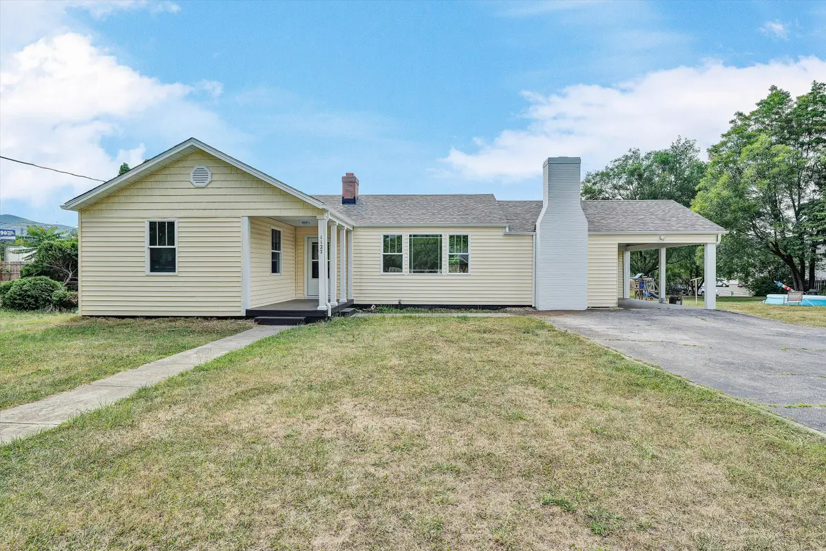 1127 Highland Rd, Salem, VA 24153 - #1