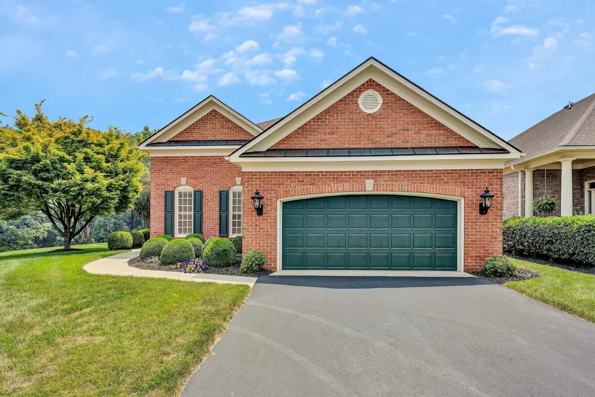 6542 Fairway Estates Dr, Roanoke, VA 24018 - #1