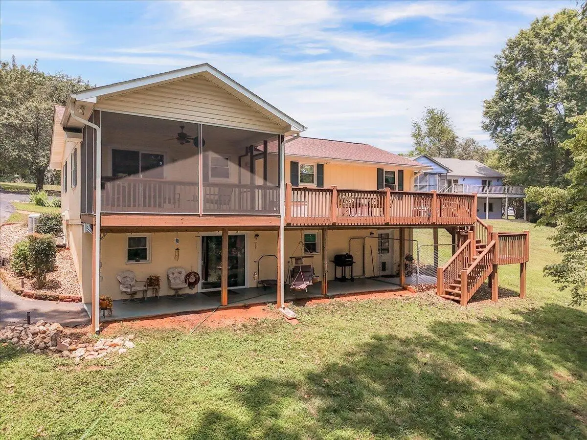 106 Club House Dr, Moneta, VA 24121 - #1