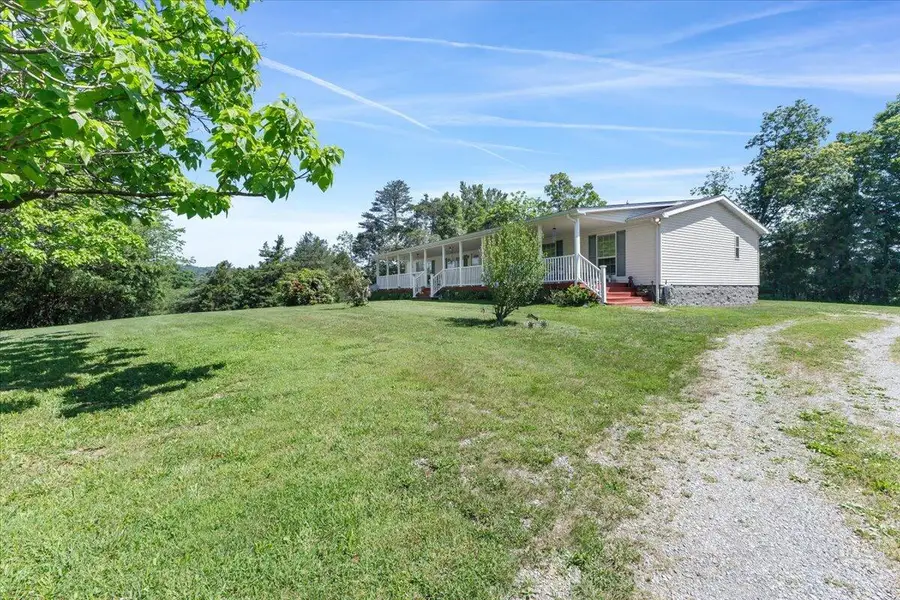 252 Maiden Ln, Fincastle, VA 24090 - #3
