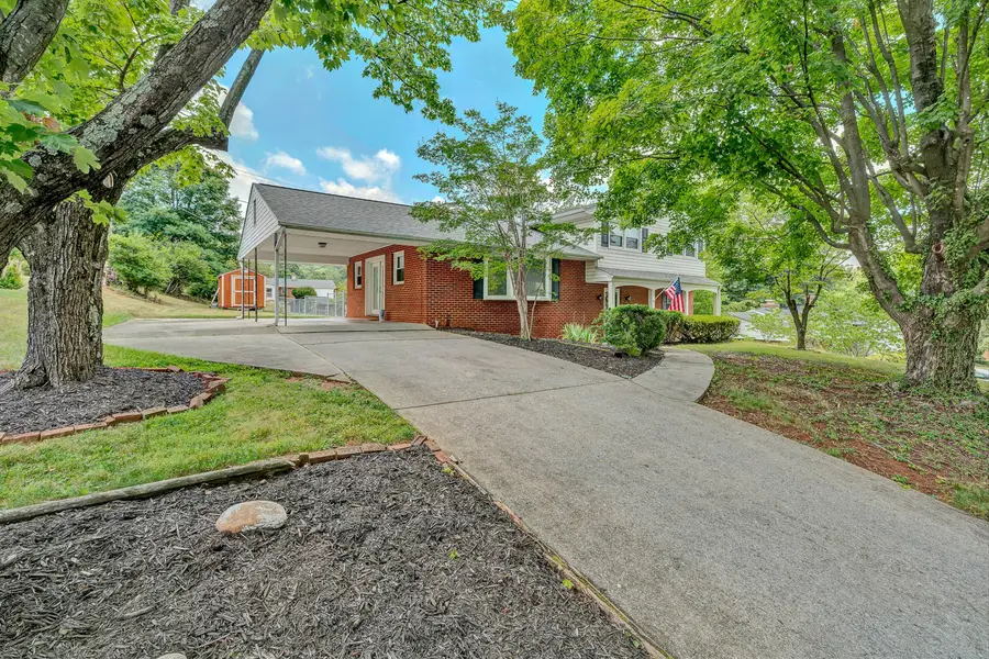 3109 Longhorn Rd, Roanoke, VA 24018 - #3