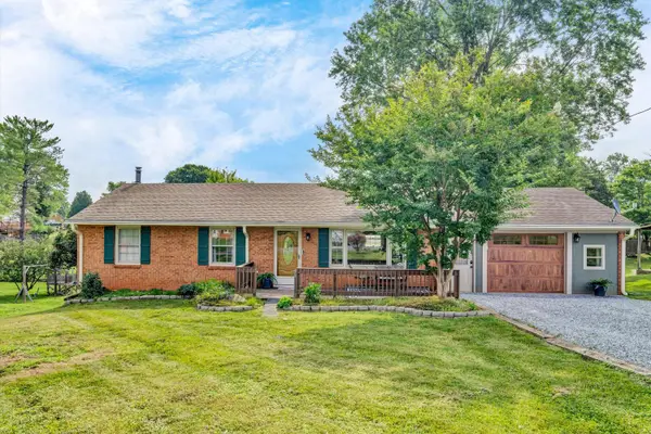 1123 Roundtree Dr, Bedford, VA 24523