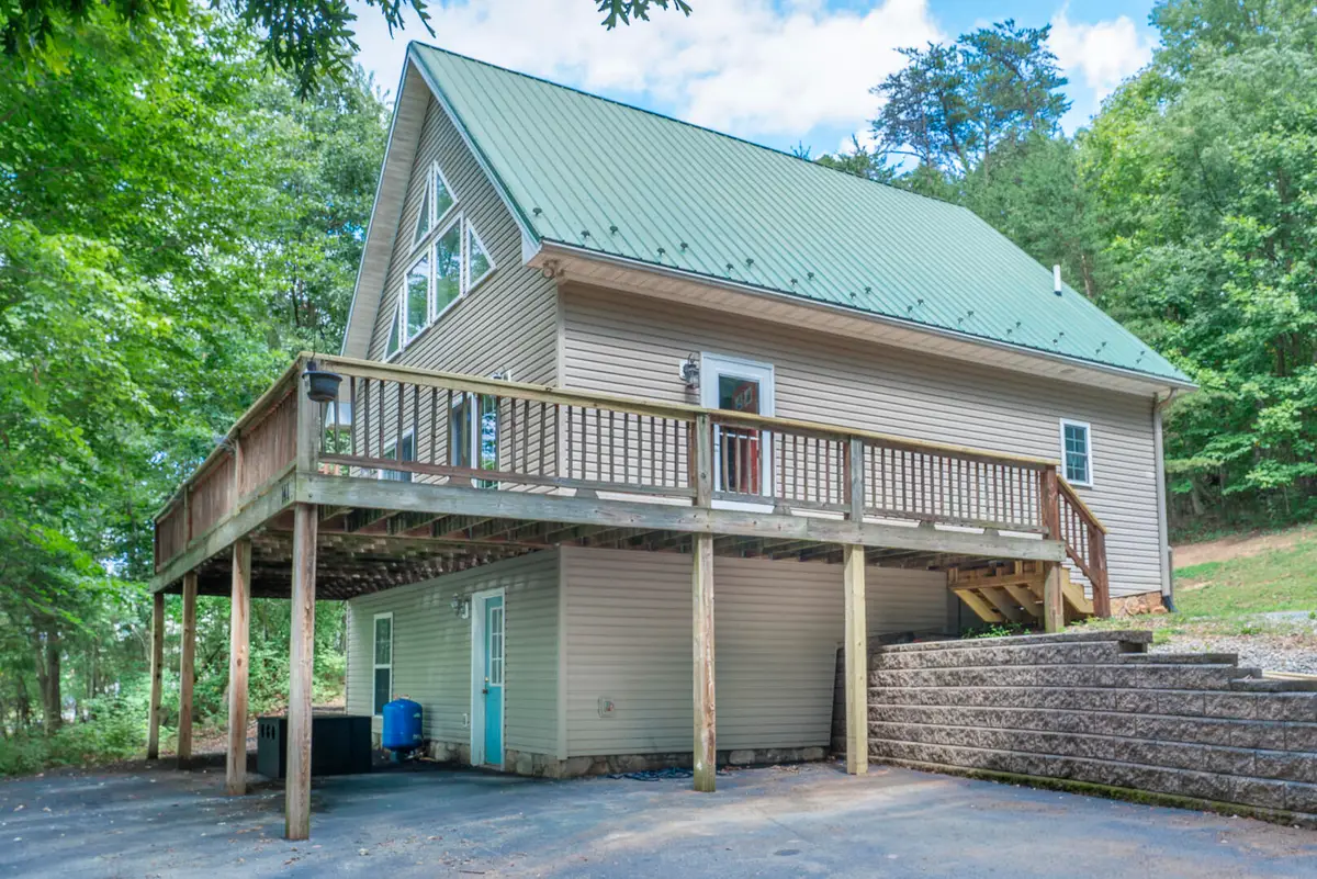 141 Chenault St, Buchanan, VA 24066 - #1