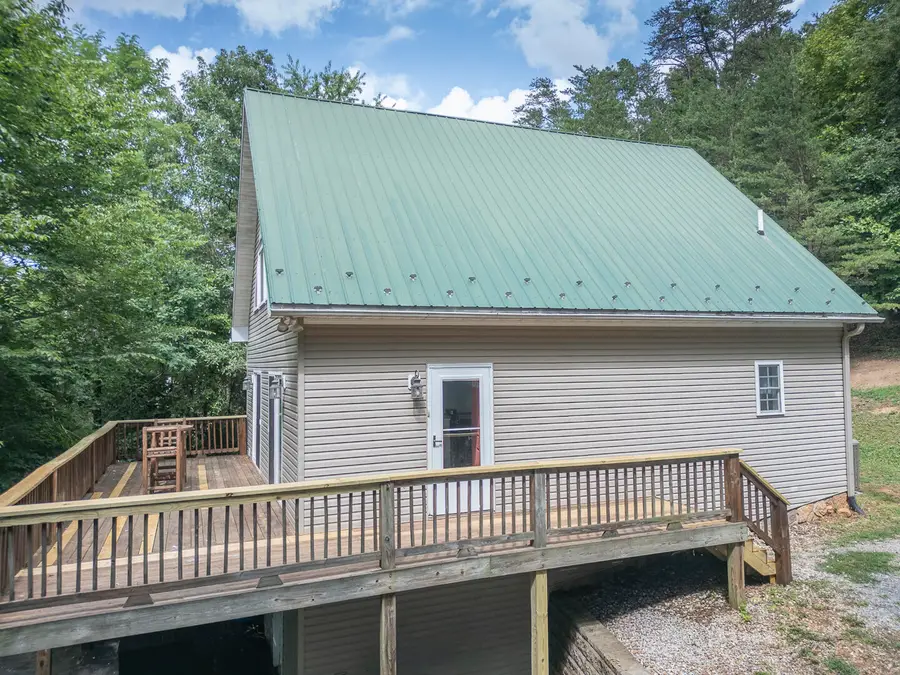 141 Chenault St, Buchanan, VA 24066 - #3