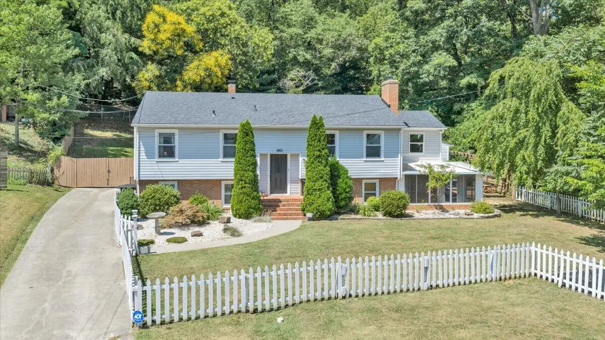 1901 Brookfield Dr, Roanoke, VA 24018 - #1