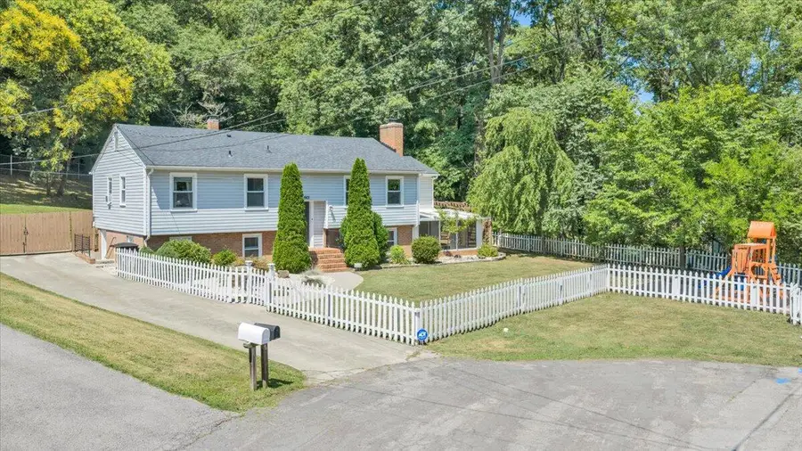 1901 Brookfield Dr, Roanoke, VA 24018 - #2