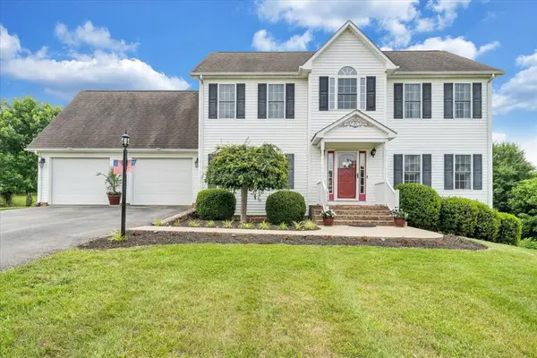 1138 Fallview Dr, Vinton, VA 24179
