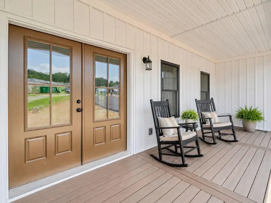320 Windsor Castle Dr, Moneta, VA 24121 - #2