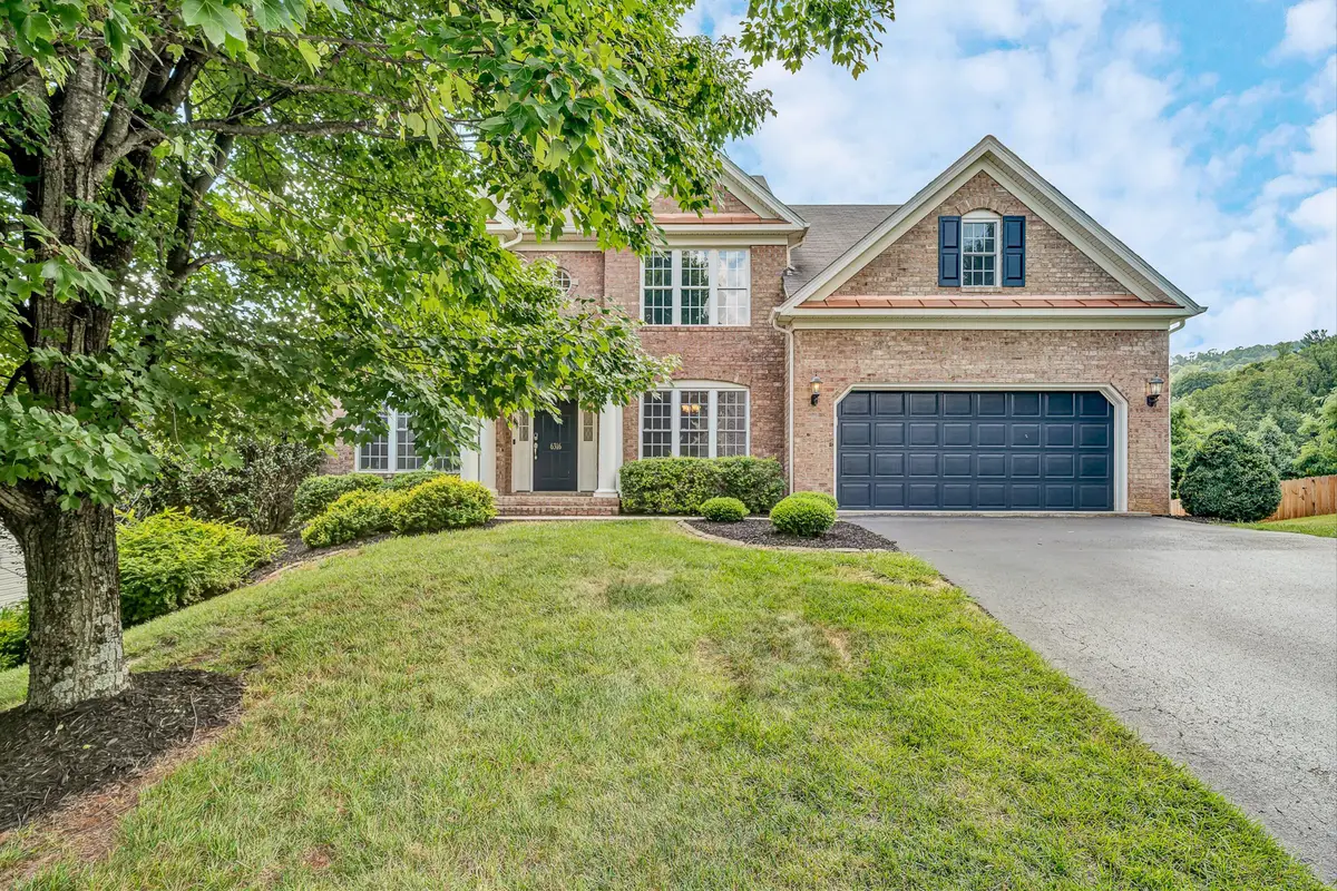 6316 Sandhurst Dr, Roanoke, VA 24018 - #1