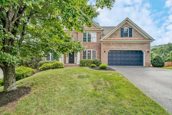 6316 Sandhurst Dr, Roanoke, VA 24018