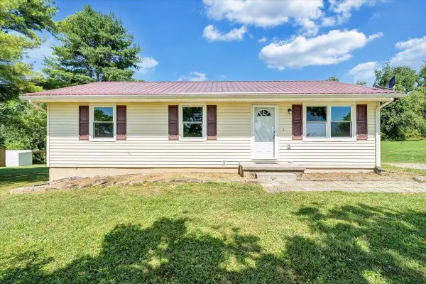 777 Switchback Rd, Christiansburg, VA 24073