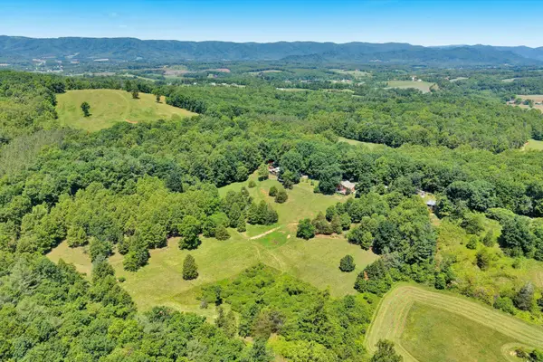 517 Elmer Ln, Rocky Mount, VA 24151