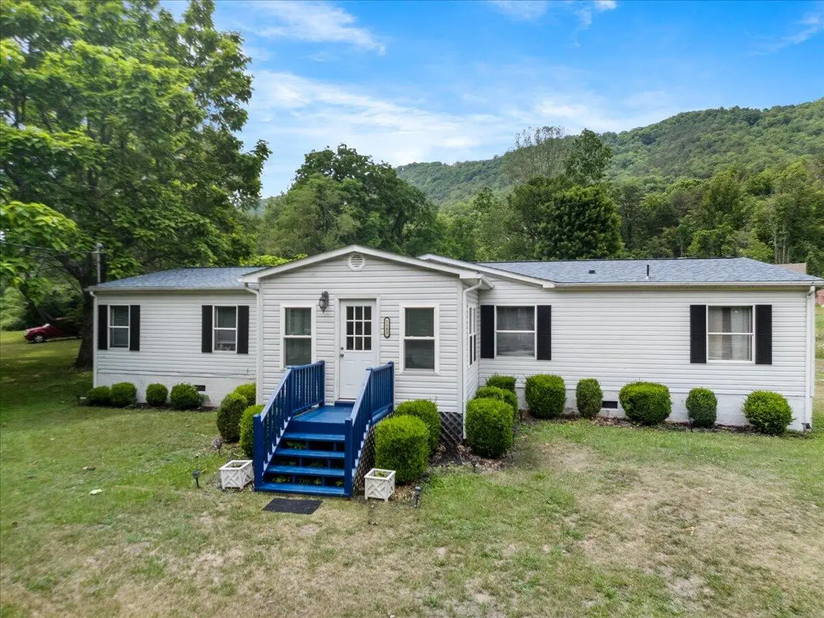 5583 Bradshaw Rd, Salem, VA 24153 - #1