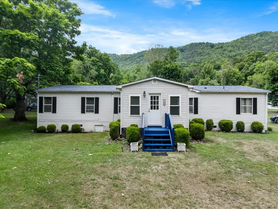 5583 Bradshaw Rd, Salem, VA 24153 - #3