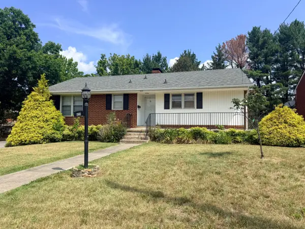 929 Logan St, Salem, VA 24153