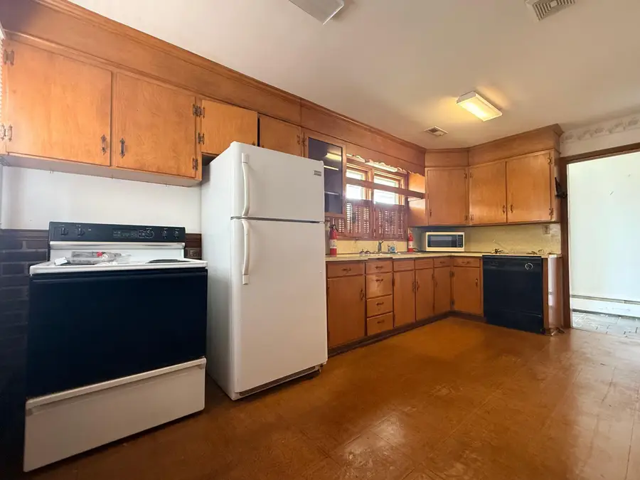 929 Logan St, Salem, VA 24153 - #3