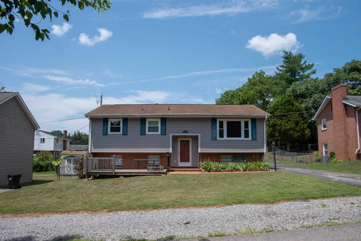 6038 Thornrose Rd, Roanoke, VA 24012 - #1