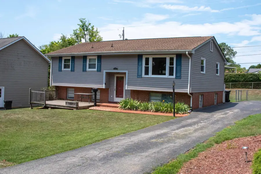 6038 Thornrose Rd, Roanoke, VA 24012 - #2