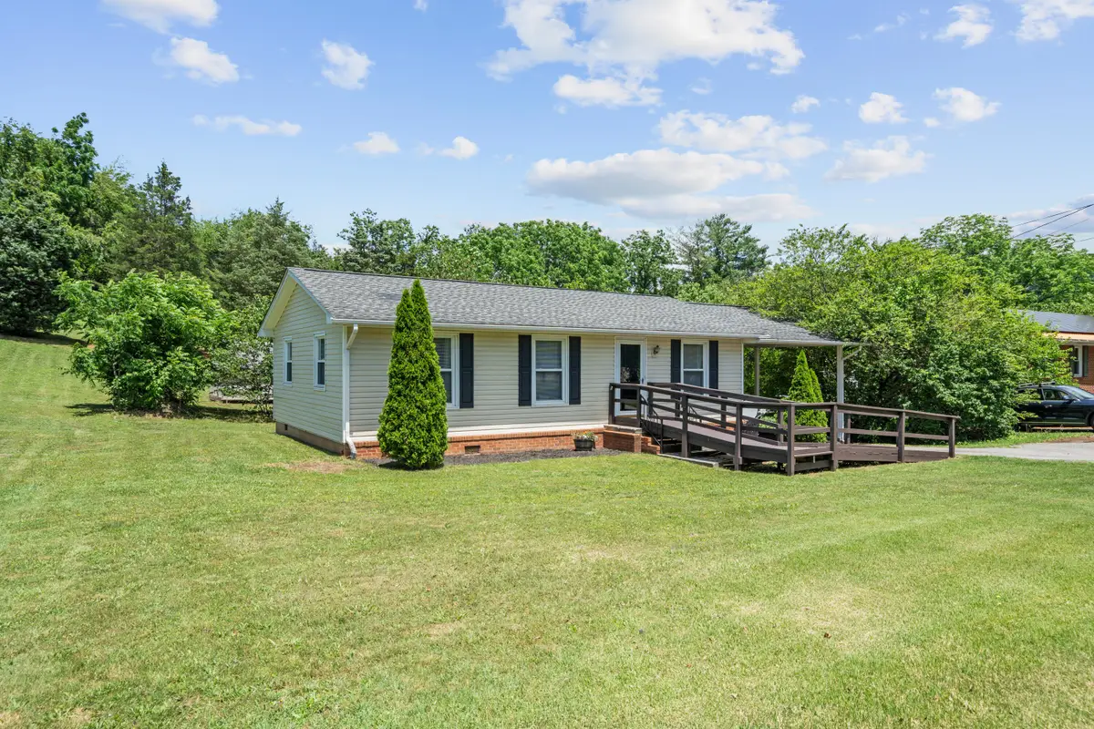 3268 Read Mountain Rd, Roanoke, VA 24019 - #1