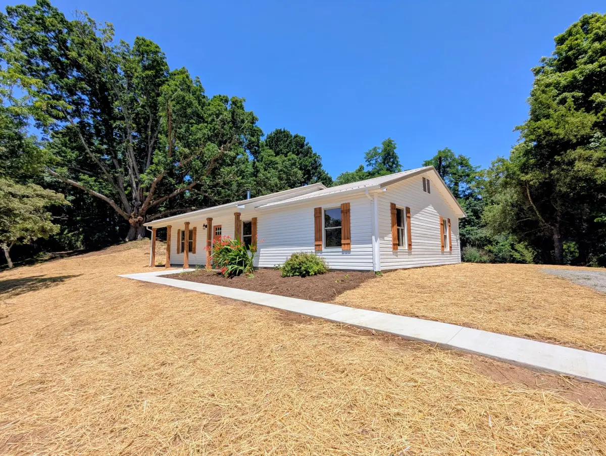 8926 Valley Dr Se, Copper Hill, VA 24079 - #1
