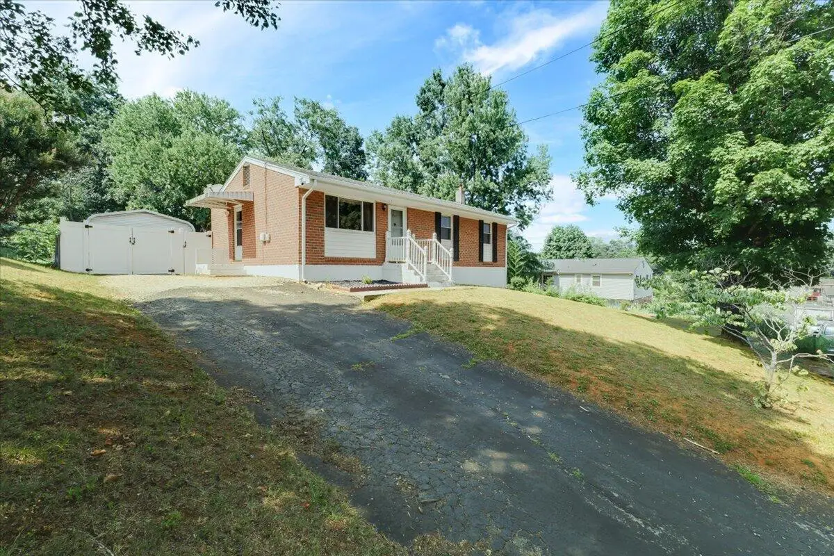 2911 Bent Tree Cir, Salem, VA 24153 - #1
