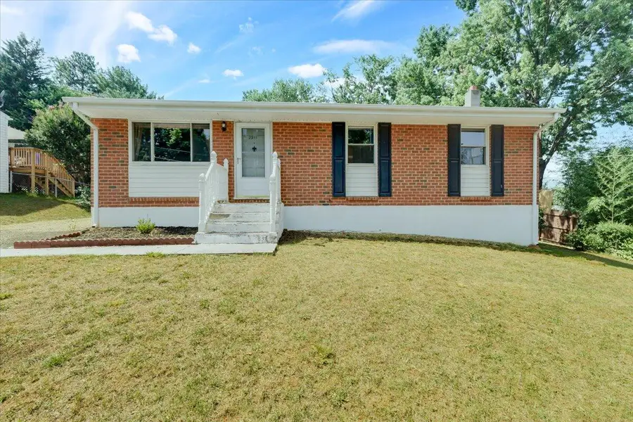2911 Bent Tree Cir, Salem, VA 24153 - #2