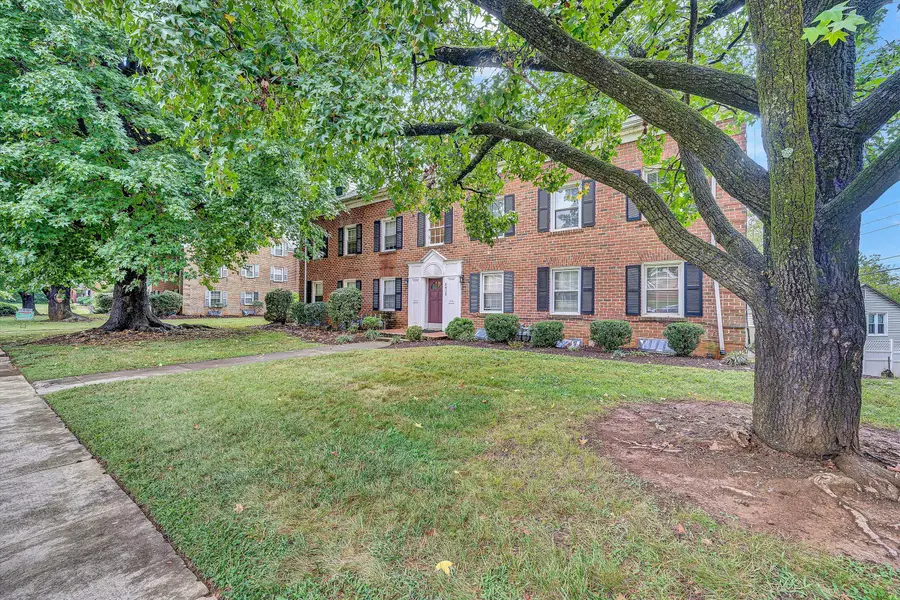2415 Longview Ave Sw #APT 2, Roanoke, VA 24014 - #2