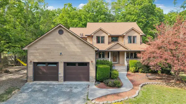 3490 Pine Dr, Salem, VA 24153