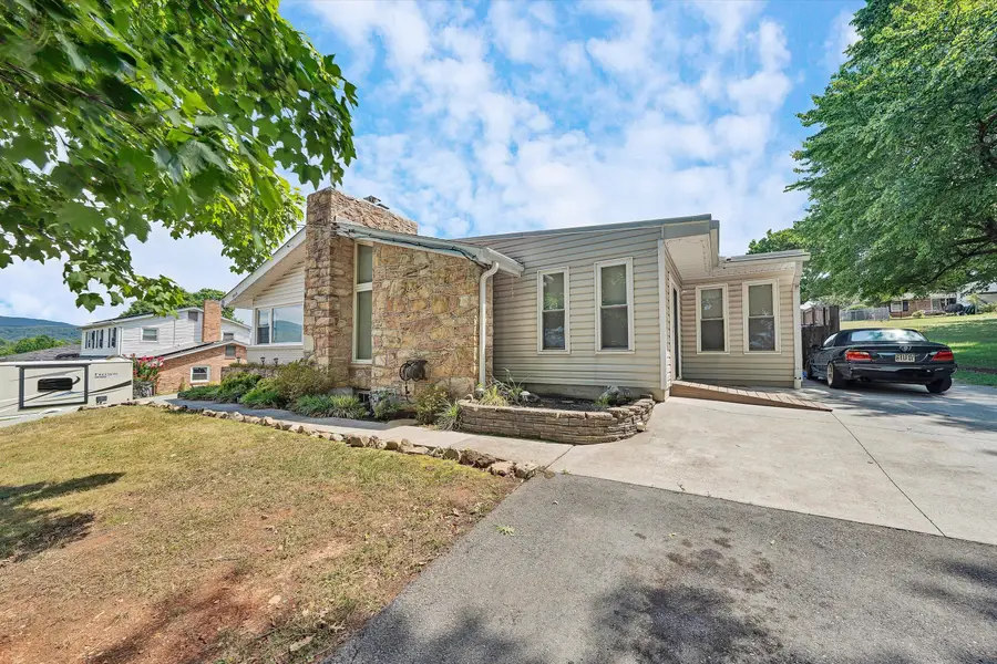 7015 Greenway Dr, Roanoke, VA 24019 - #3