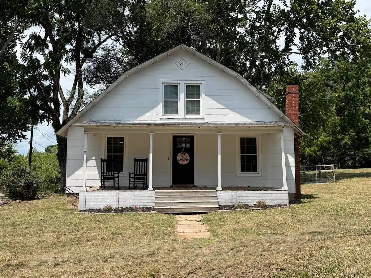 197 Bridge St N, Buchanan, VA 24066 - #1