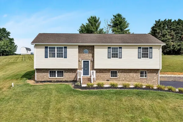 540 Harkrader St, Christiansburg, VA 24073