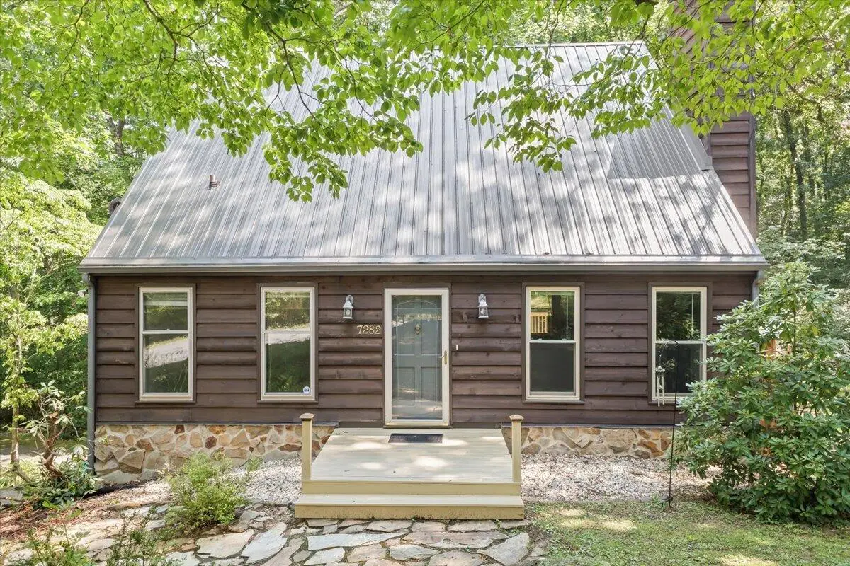 7282 Timberlane Dr, Fairlawn, VA 24141 - #1