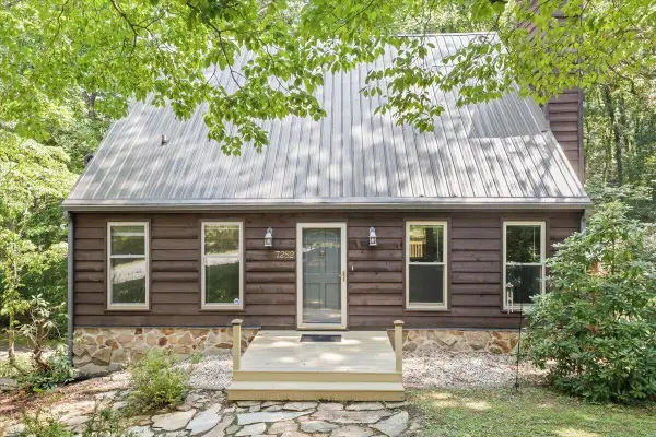 7282 Timberlane Dr, Fairlawn, VA 24141
