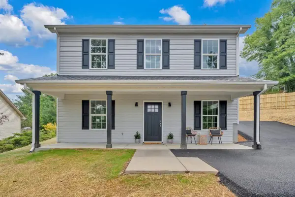 824 Commander Dr, Roanoke, VA 24012