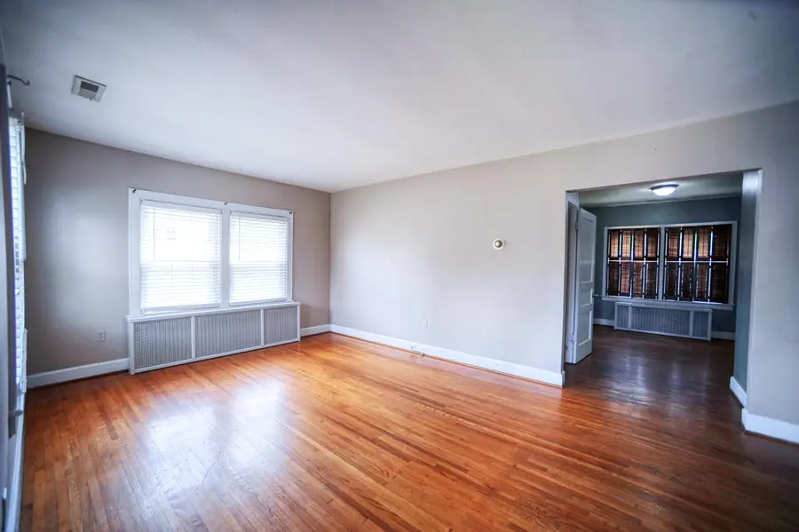909 Acacia Ave, Clifton Forge, VA 24422 - #3