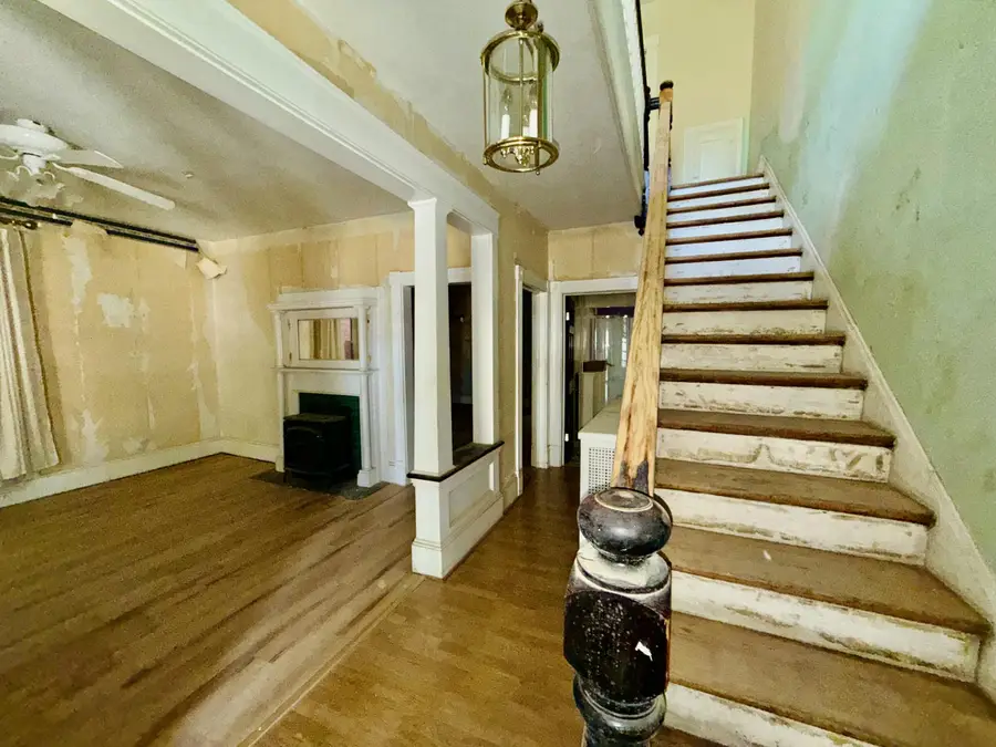 403 Pine St, Clifton Forge, VA 24422 - #3