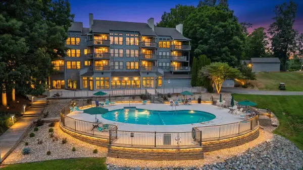 75 Dockside Cir #UNIT 310, Moneta, VA 24121