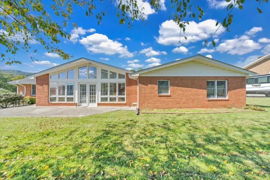 674 Azalea Rd, Daleville, VA 24083 - #2