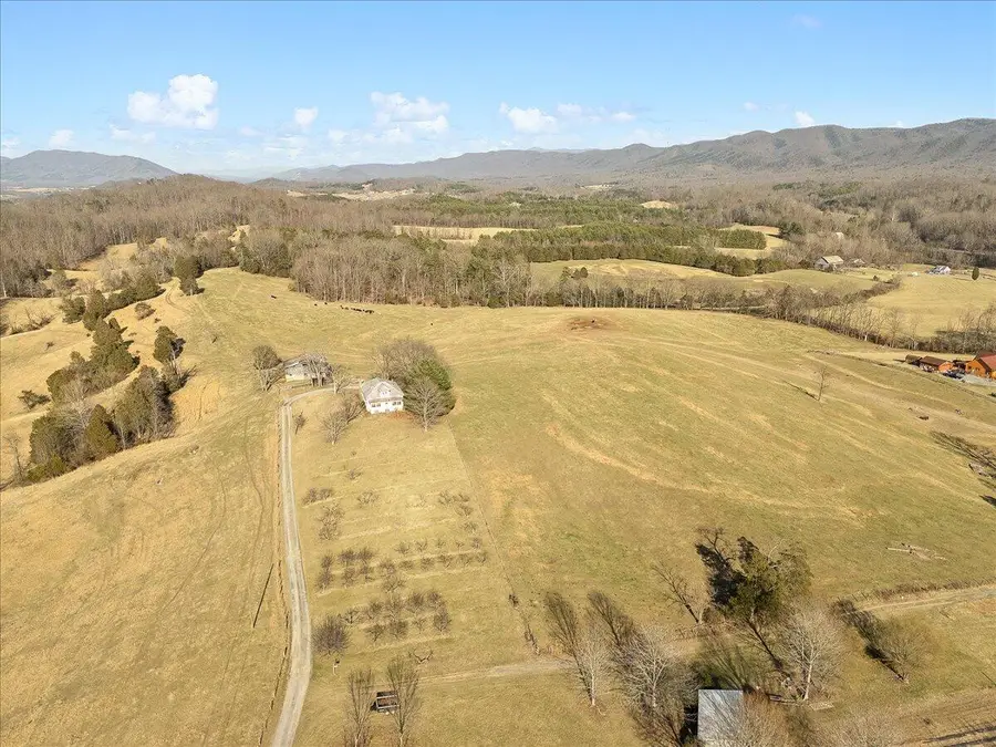 360 Maple Ridge Ln, Fincastle, VA 24090 - #2